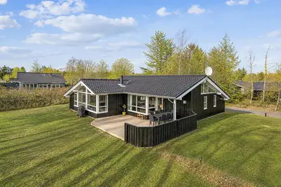 Image de Amazing home in Hals with sauna