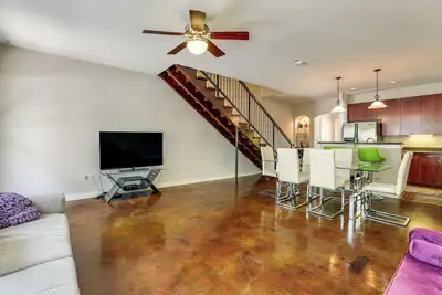 Image de Walkable EaDo Condo Near Dtwn: Modern + Chic!