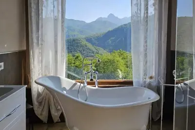 Image de New! Romantic Retreat with Infinity Pool & Stunning Views! Wood oven. Terrace.
