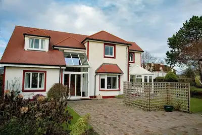 Image de Beautiful Family Home a few steps from Royal Troon Golf Club and the Troon beach
