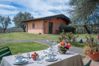 Image de Bel appartement dans une maison de vacances avec climatisation, Wifi, piscine, près de Sirmione