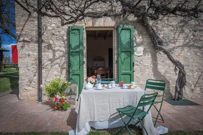Image de Bel appartement dans une maison de vacances avec climatisation, piscine, Wifi, près de Sirmione