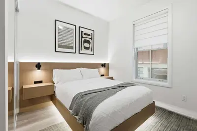 Image de Dtwn Boutique Townhome + Basement Suite |Sleeps 10