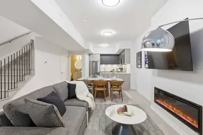 Image de 4br Dtwn Aparthotel | Sleeps 10 - Steps to Tiff