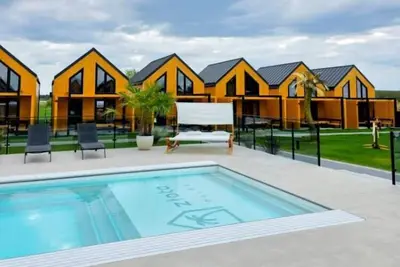 Image de Maisons de vacances confortables, piscine, sauna, jacuzzi