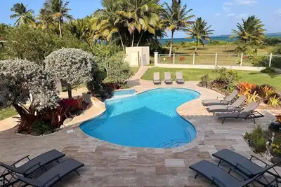 Image de Beachfront, Luxury Oasis with Private Resort Pool