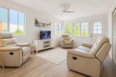 Image de Relaxing 2br Getaway: Nespresso, WiFi & Parking
