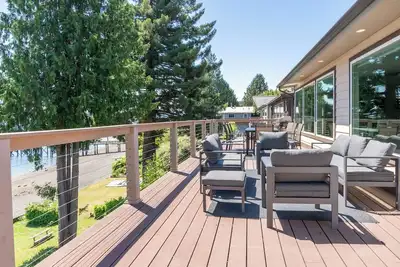 Image de 3-bedroom house in terrific Bremerton with cool vibes
