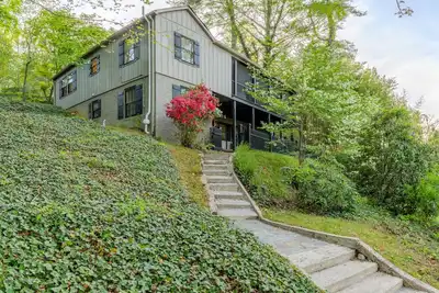 Image de Skylight Cottage is your private mountain sanctuary in Laurel Park, Nc