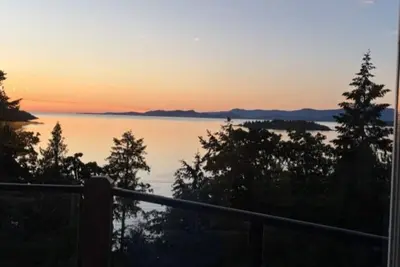 Image de Salish Sea Lookout - Ocean View Home centeraly located to beaches, marina & golf