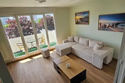 Image de Grand appartement - Rénové à neuf - 50m du tram - Commerces - 15min du centre