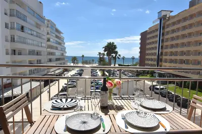 Image de Charmant appartement à louer à Roses, Costa Brava, à seulement 50 mètres de la plage de Santa Margarita avec vue sur la mer.