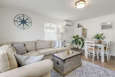 Image de < 1 Mi to Dtwn Westerly! Walkable Coastal Escape