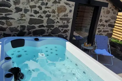 Image de Le Clos de la Ronzière - Gîte authentique & Spa privatif au coeur du Cantal.
