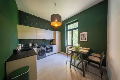 Image de 115 m² design loft: 3 bedrooms, projector & balcony