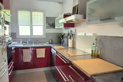 Image de Maison du Castellan avec barbecue à 10 min des plages!