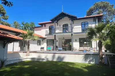 Image de Maison d'architecte neuve à Arcachon avec piscine et jardin- 11 personnes