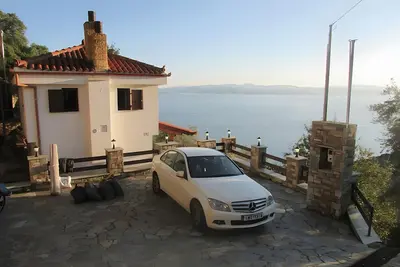 Image de Maison de vacances « La Maison avec la Grotte » : vue mer, Wi-Fi et climatisation