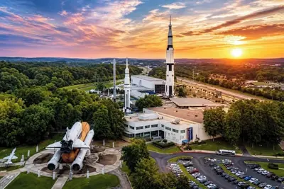 Image de Beautiful New Home - Min to Airport and Space Museum!