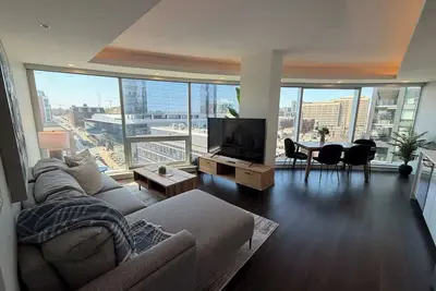 Image de 2 Br & 2 Bath luxury condo with amazing city views!