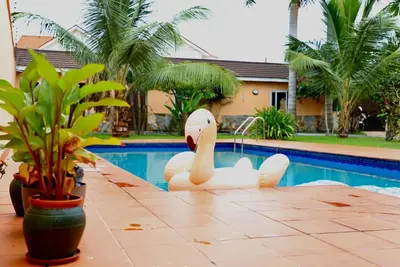 Image de Modern Oasis in East Airport: Poolside Retreat with Breakfast