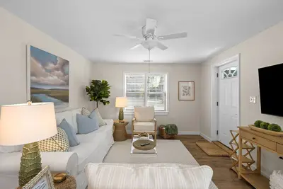 Image de Savannah Cottage - New Renovation - 15 min to Downtown - Creek Access