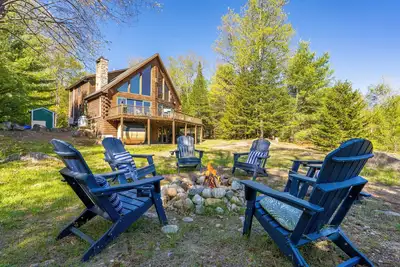Image de Relaxing Newry Chalet | Fire Pit, Hot Tub & Sauna