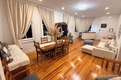 Image de Peaceful cottage tucked away minutes from the French Quarter in New Orleans.