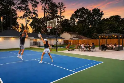 Image de Spring Oasis: Heated Pool, Spa • Pickleball • Mini Golf • Basketball • Sleeps 12