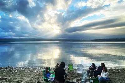 Image de Pristine Olympic Mountains and Hood Canal views from waterfront cottage