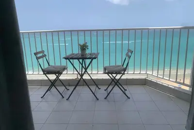 Image de Spectacular 1-bedroom condo w/ King bed, Ac, Wifi & parking in vibrant beach