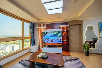 Image de Elegant 2br Luxury Staycation in Clark - High View - Mountain and Lake View