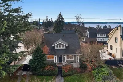 Image de Elegant, light filled West Seattle home, in desirable and walkable neighborhood