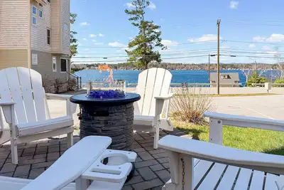 Image de Lakefront Retreat w/ Private Dock & Lake Views