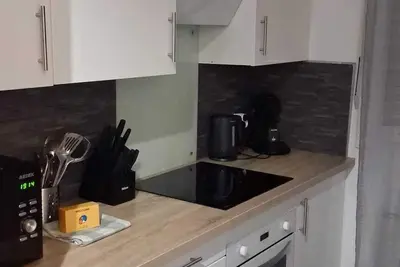 Image de Cosy appartement avec climatiseur à 5min de la mer