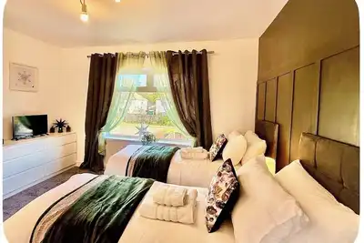 Image de 4 Bed Contractor Base Ideal for Business or Leisure Stays