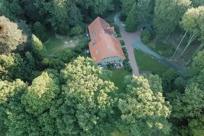 Image de Vacances nature dans une élégante maison forestière en Frise orientale