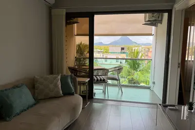 Image de Soothing 2-bedroom apartment with Ac in charming Flic en Flac, 2 min to beach
