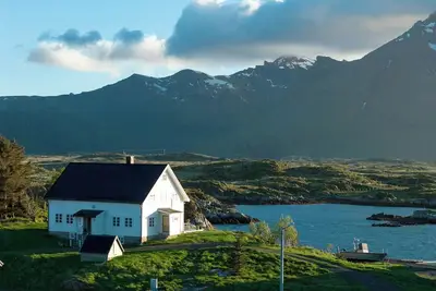 Image de Villa unique et pleine d'âme au bord de l'eau à Lofoten
