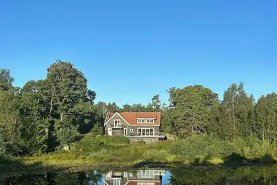 Image de Petite ferme idyllique avec accès à un hangar à bateaux et à un ponton