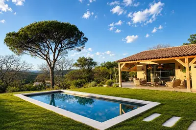 Image de Villa d’exception entre Gassin et La Croix-Valmer à proximité de la plage Gigaro