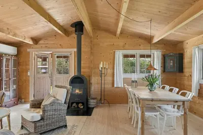 Image de Maison en bois avec sauna près de la plage à Møn