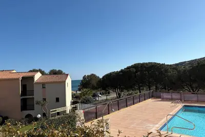 Image de studio 4 pers, piscine, terrasse. vue mer, plage à pieds