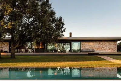 Image de Villa design au milieu des oliveraies dans la vallée d'Itria
