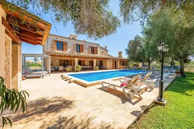 Image de Maison de campagne \"Churi\" avec piscine privée, Wi-Fi et climatisation