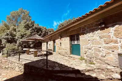 Image de Appartement 'Casa das Flores - Quinta do Moinho' avec vue montagne, Wi-Fi et climatisation