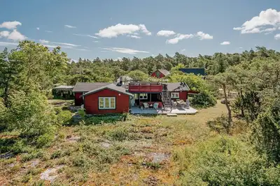 Image de Maison des années 1930 avec terrasse sur le toit près de Visby
