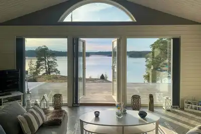 Image de Deux chalets avec un ponton privé dans l'archipel