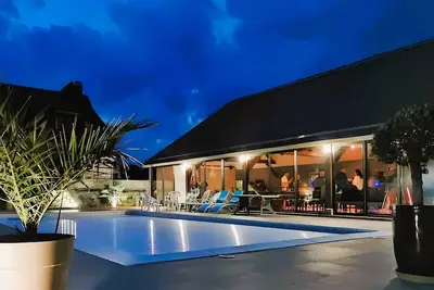 Image de Maison de vacances « Lydilau » avec piscine ou jacuzzi, pour 12 personnes