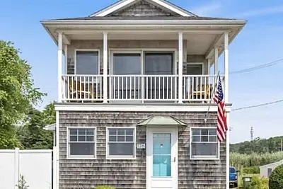 Image de Luxury Coastal Retreat w/ Private Beach Access + Water Views, Clinton, Ct